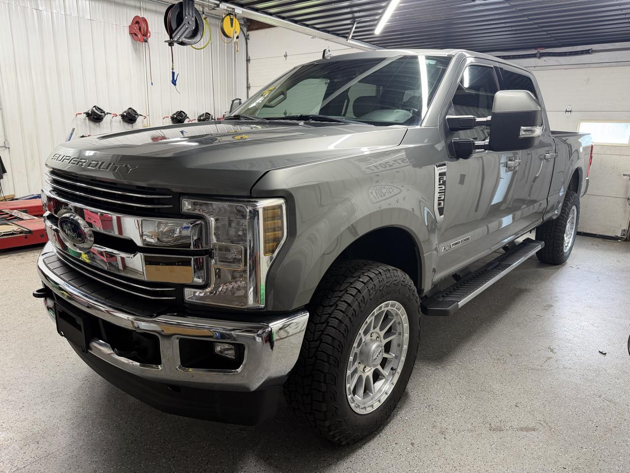 Ford F-250 SD Lariat Crew Cab Short Bed 4WD 2019