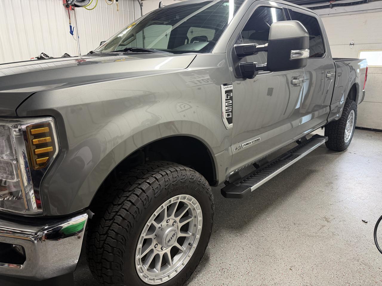 Ford F-250 SD Lariat Crew Cab Short Bed 4WD 2019