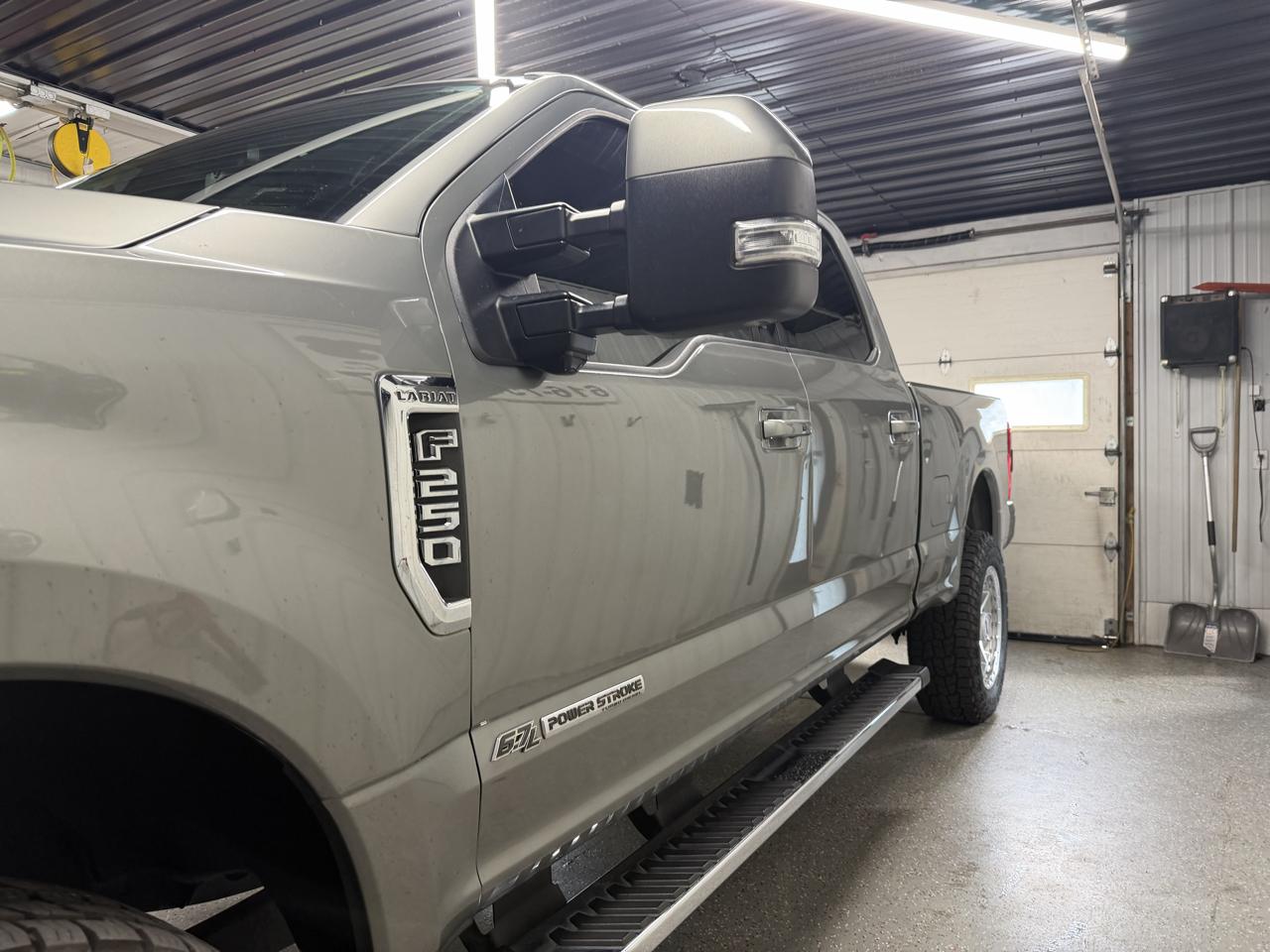 Ford F-250 SD Lariat Crew Cab Short Bed 4WD 2019