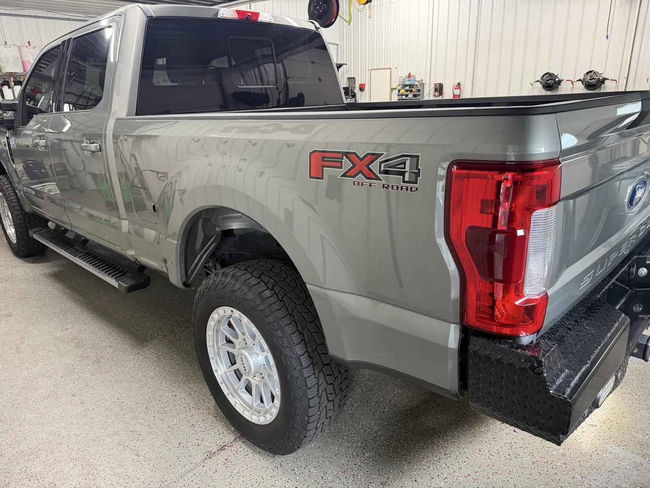 Ford F-250 SD Lariat Crew Cab Short Bed 4WD 2019