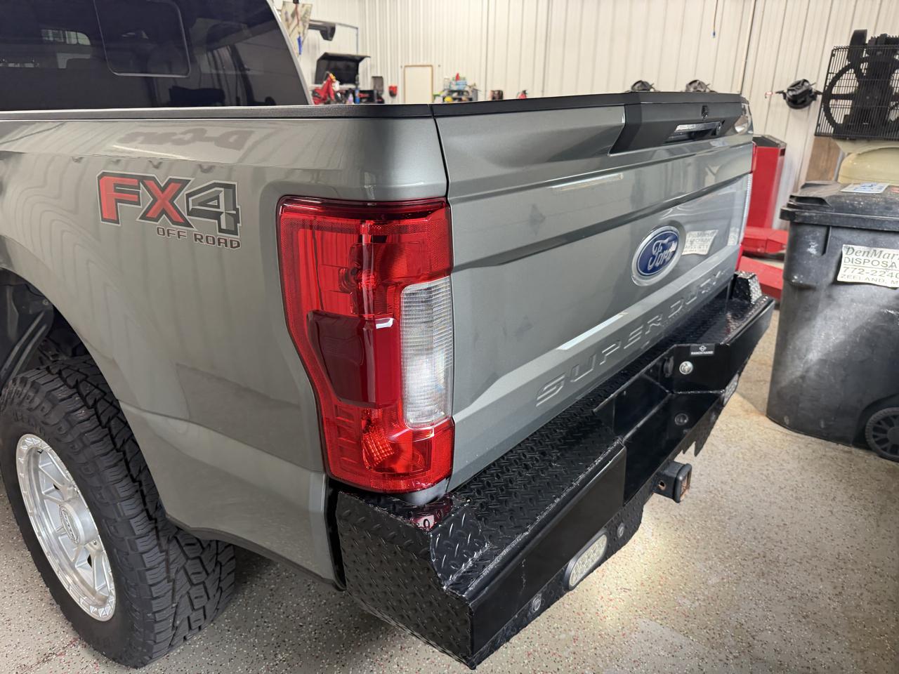 Ford F-250 SD Lariat Crew Cab Short Bed 4WD 2019