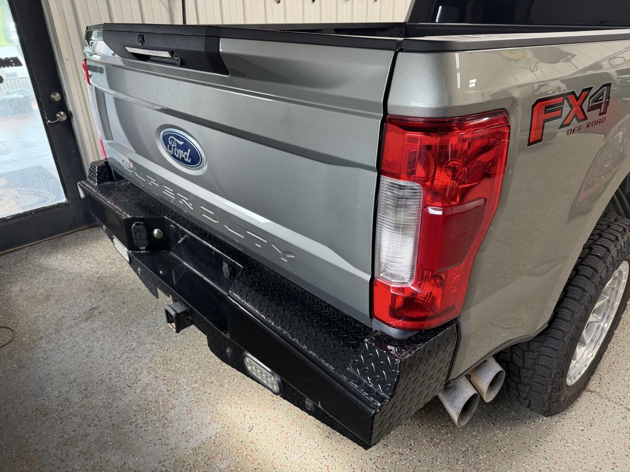 Ford F-250 SD Lariat Crew Cab Short Bed 4WD 2019