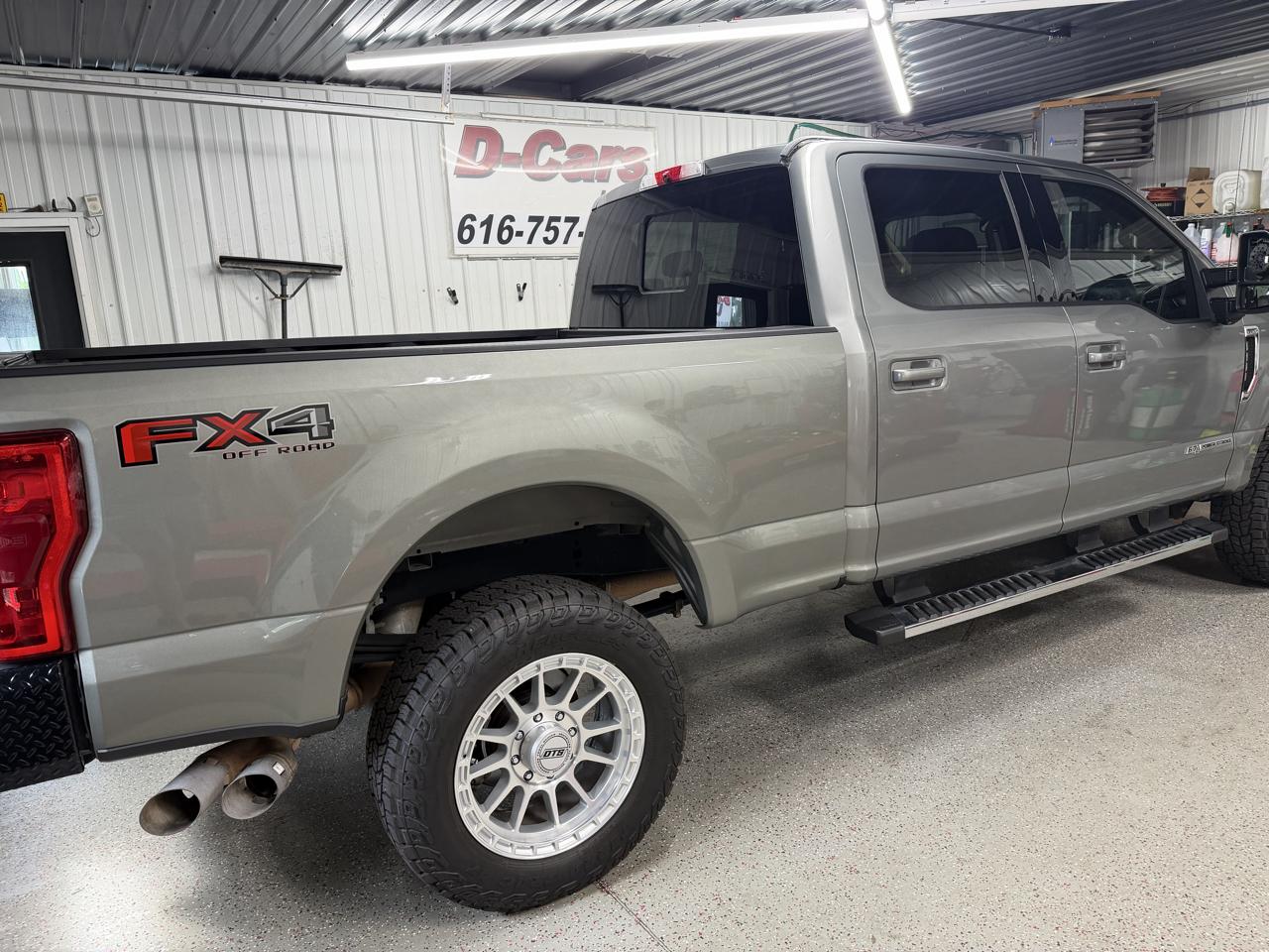 Ford F-250 SD Lariat Crew Cab Short Bed 4WD 2019