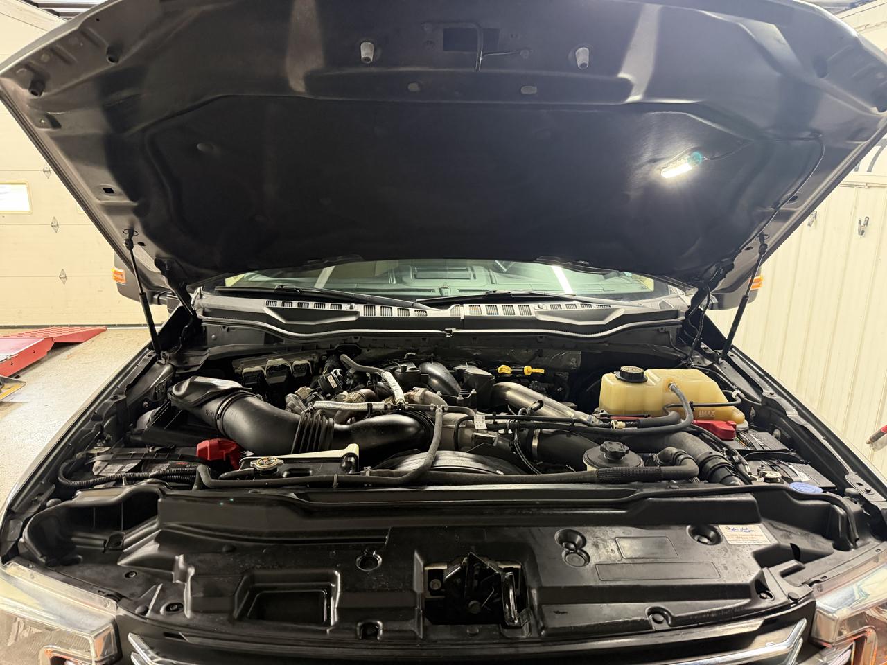 Ford F-250 SD Lariat Crew Cab Short Bed 4WD 2019