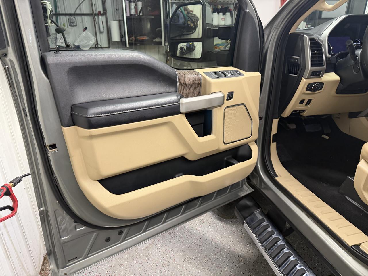 Ford F-250 SD Lariat Crew Cab Short Bed 4WD 2019