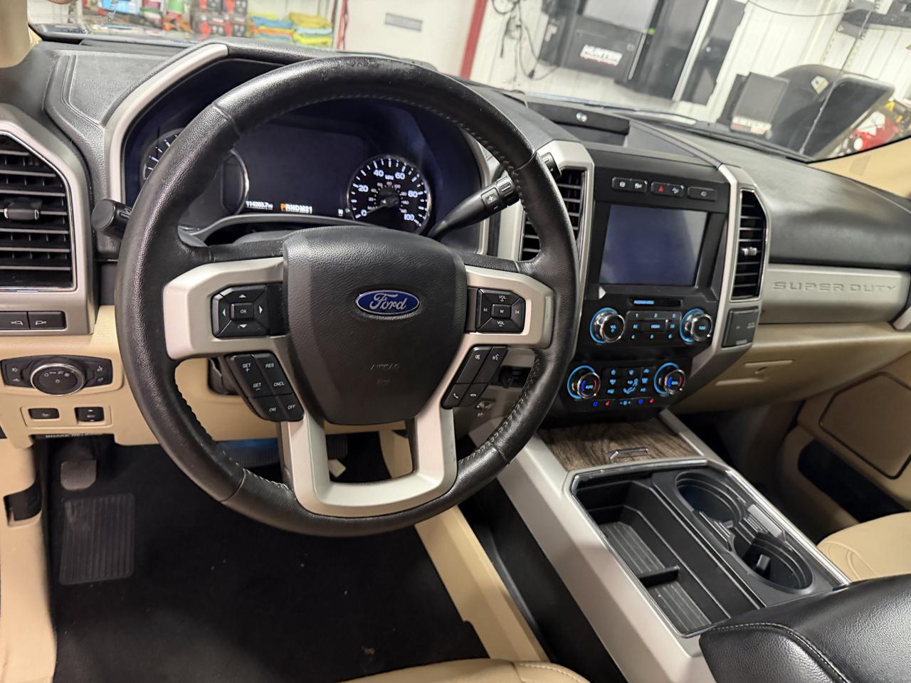 Ford F-250 SD Lariat Crew Cab Short Bed 4WD 2019