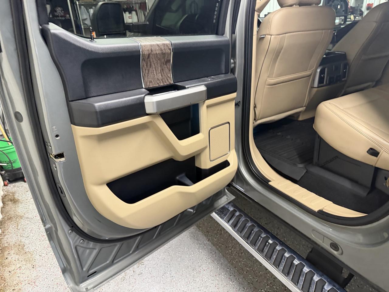 Ford F-250 SD Lariat Crew Cab Short Bed 4WD 2019
