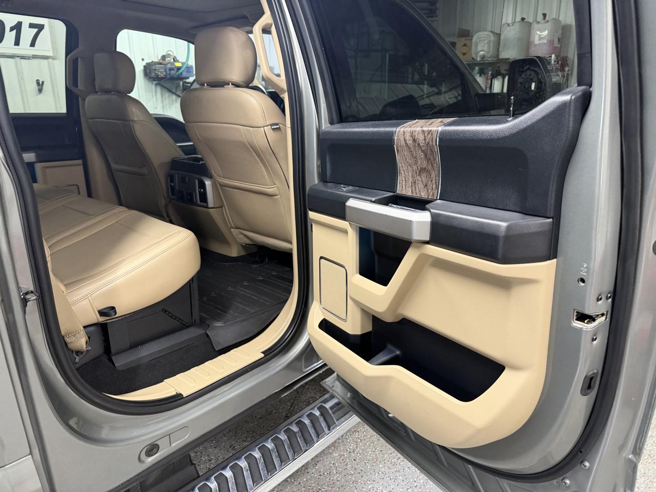 Ford F-250 SD Lariat Crew Cab Short Bed 4WD 2019