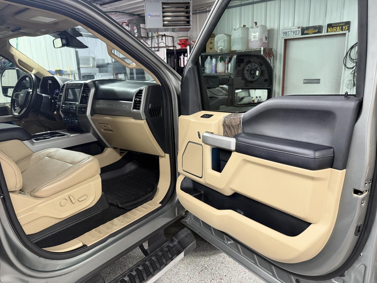 Ford F-250 SD Lariat Crew Cab Short Bed 4WD 2019