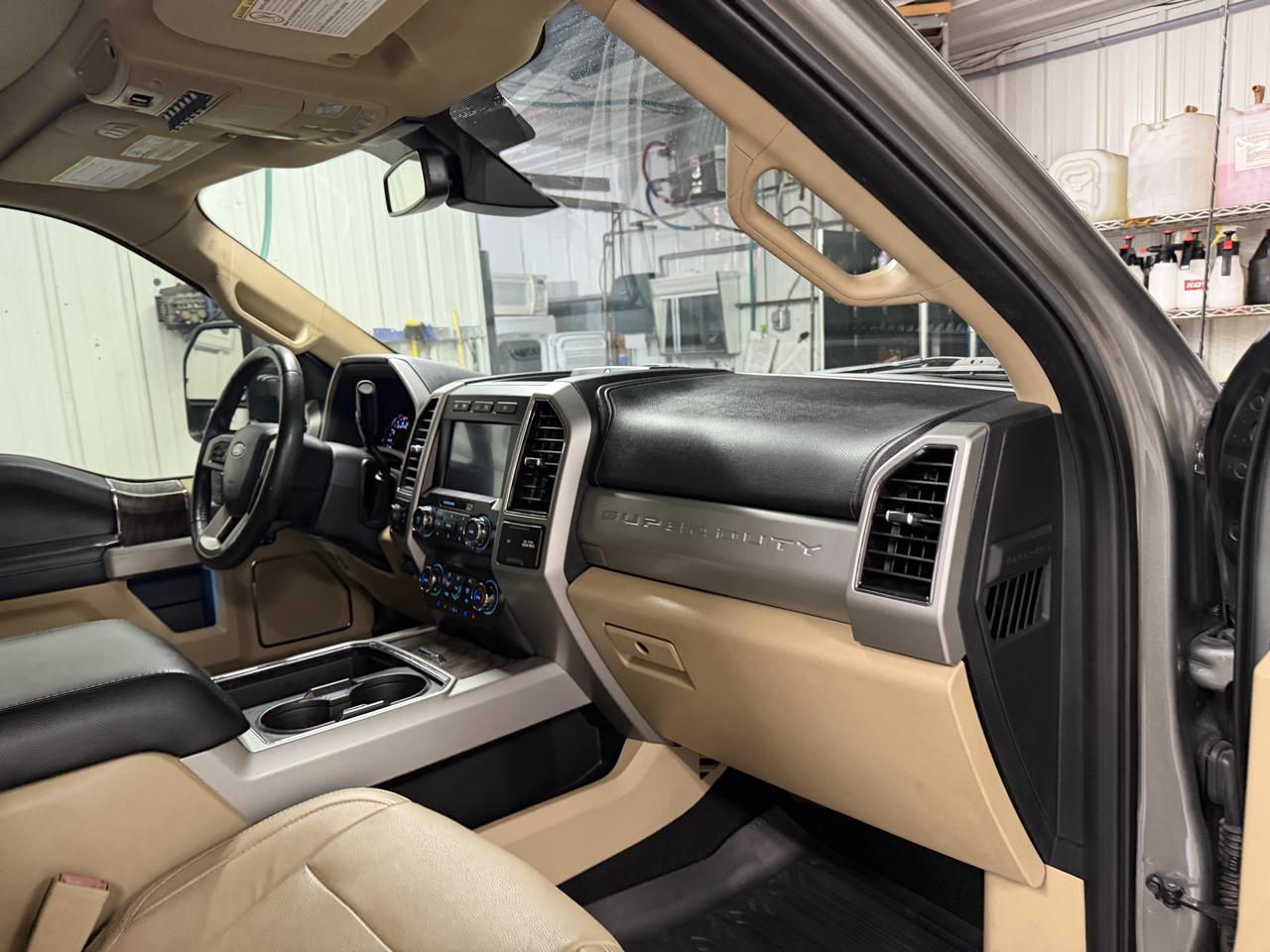 Ford F-250 SD Lariat Crew Cab Short Bed 4WD 2019