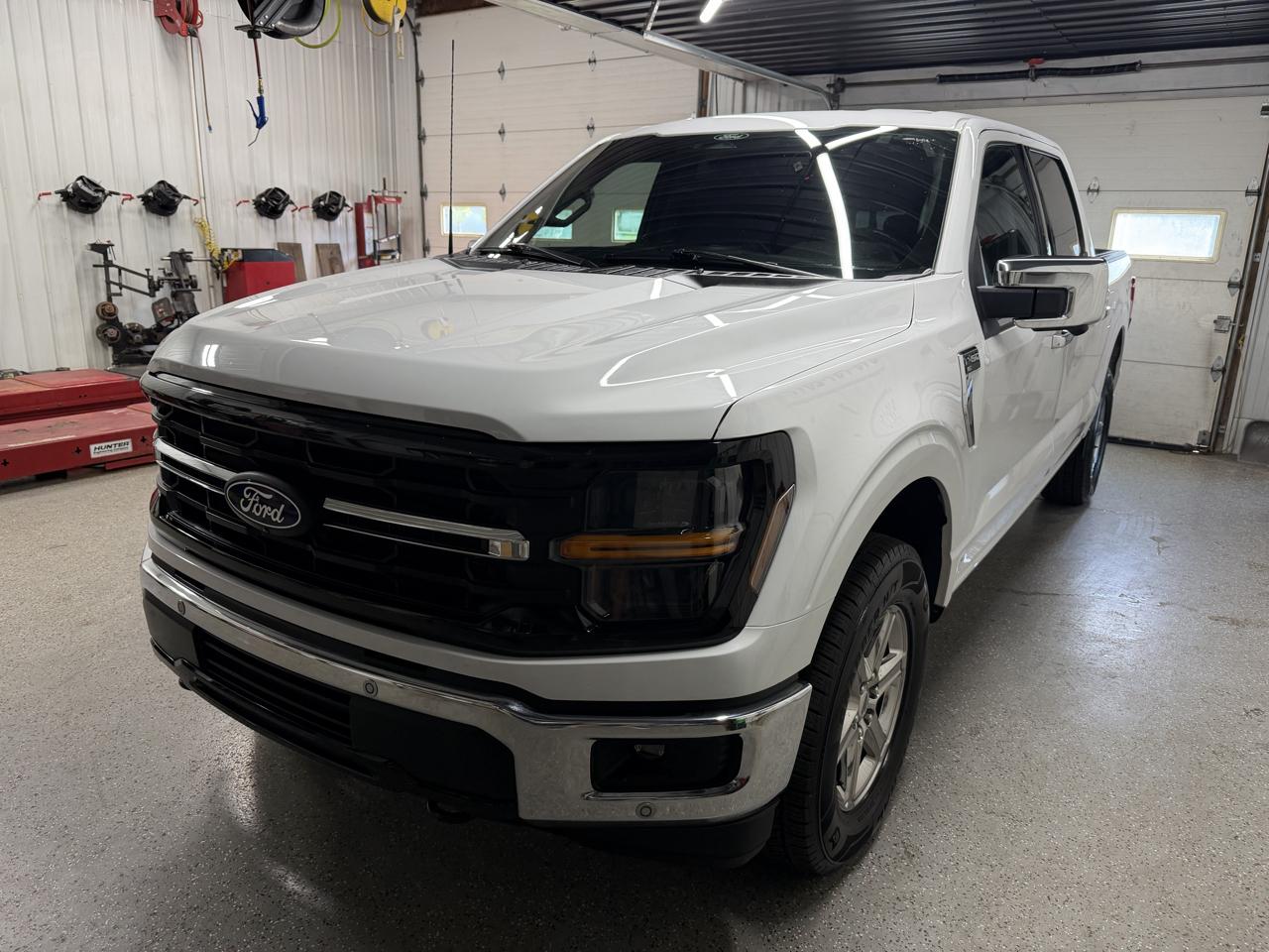 Ford F-150 4WD SuperCrew 145" XLT 2024