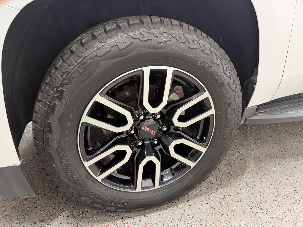 2019 Chevrolet Suburban LT - Photo 6