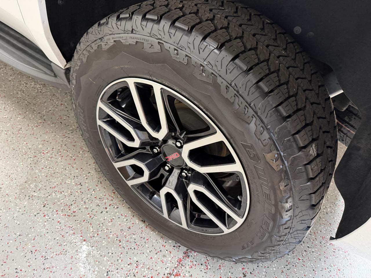 2019 Chevrolet Suburban LT - Photo 8