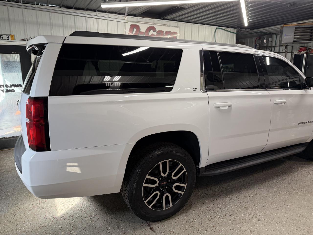 2019 Chevrolet Suburban LT - Photo 13