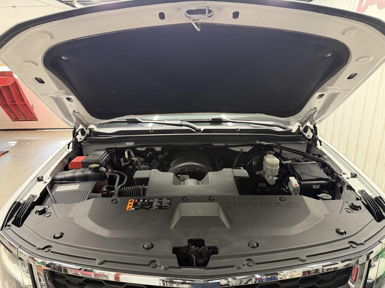 2019 Chevrolet Suburban LT - Photo 16