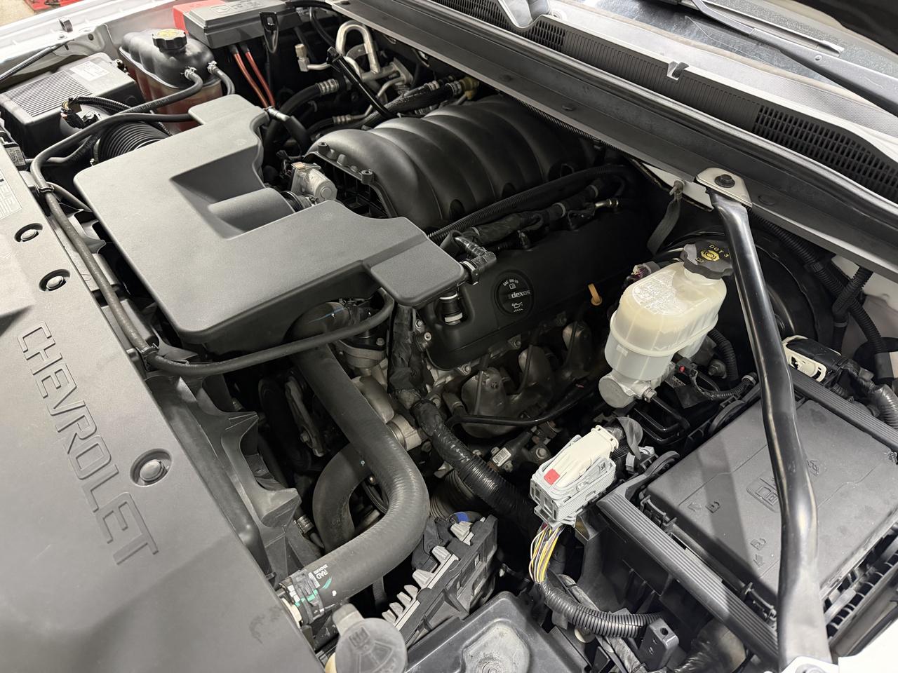 2019 Chevrolet Suburban LT - Photo 17
