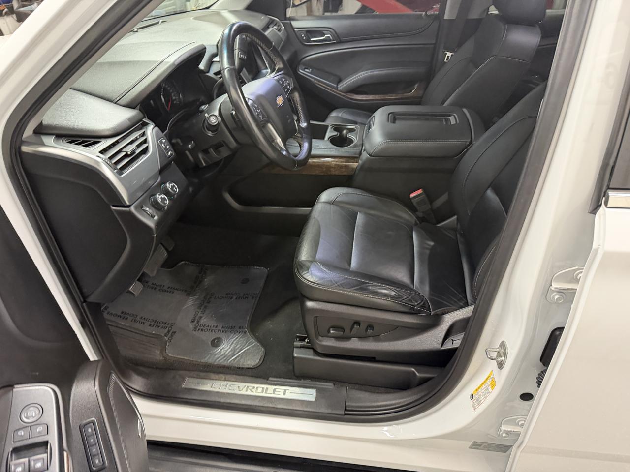 2019 Chevrolet Suburban LT - Photo 18