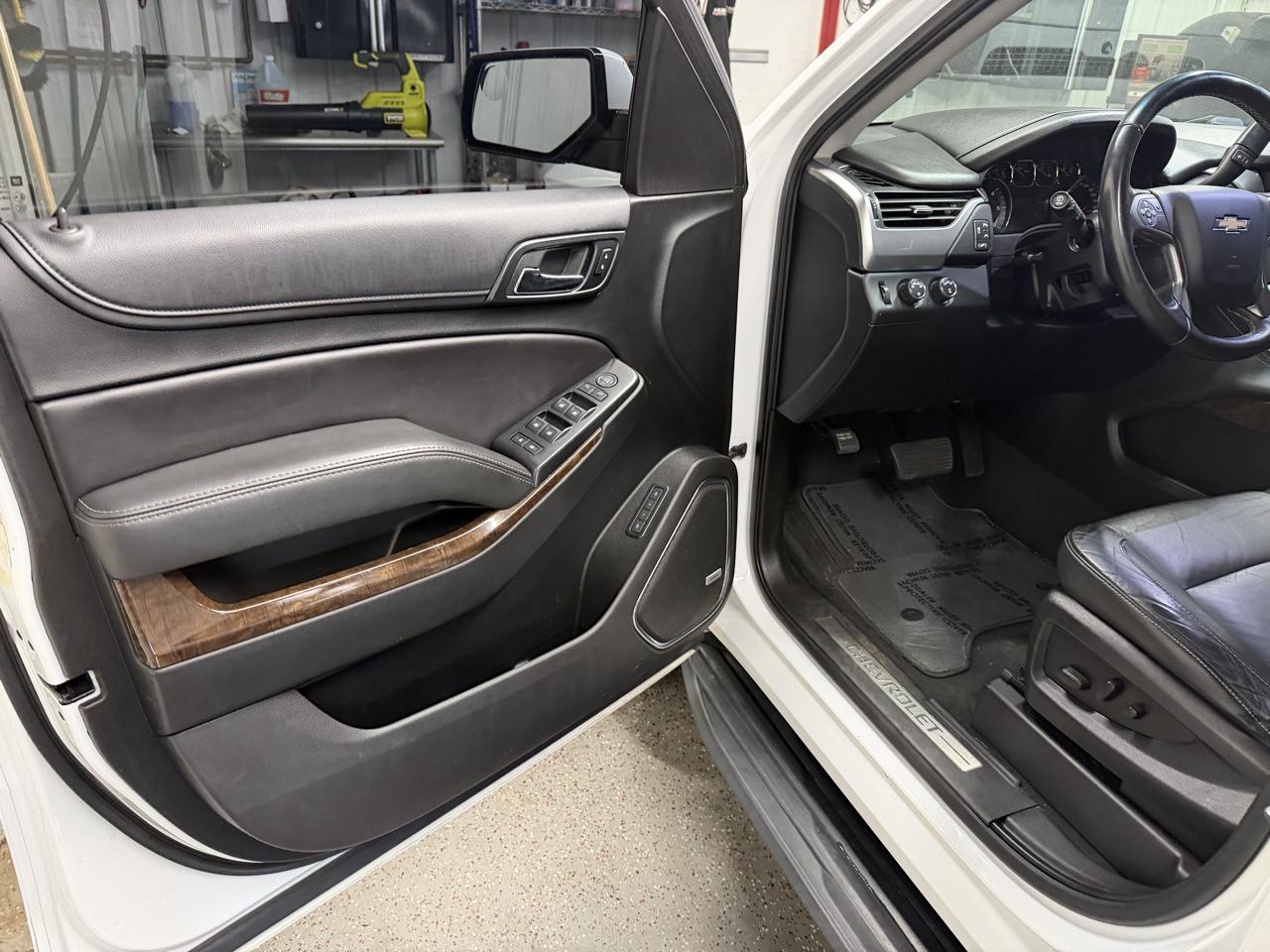 2019 Chevrolet Suburban LT - Photo 19