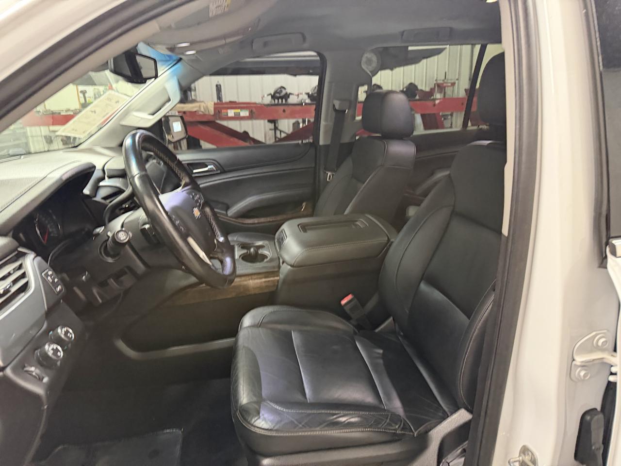 2019 Chevrolet Suburban LT - Photo 20