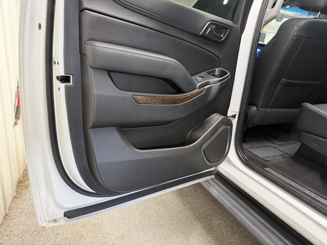 2019 Chevrolet Suburban LT - Photo 23
