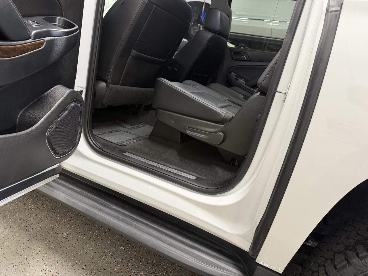 2019 Chevrolet Suburban LT - Photo 24