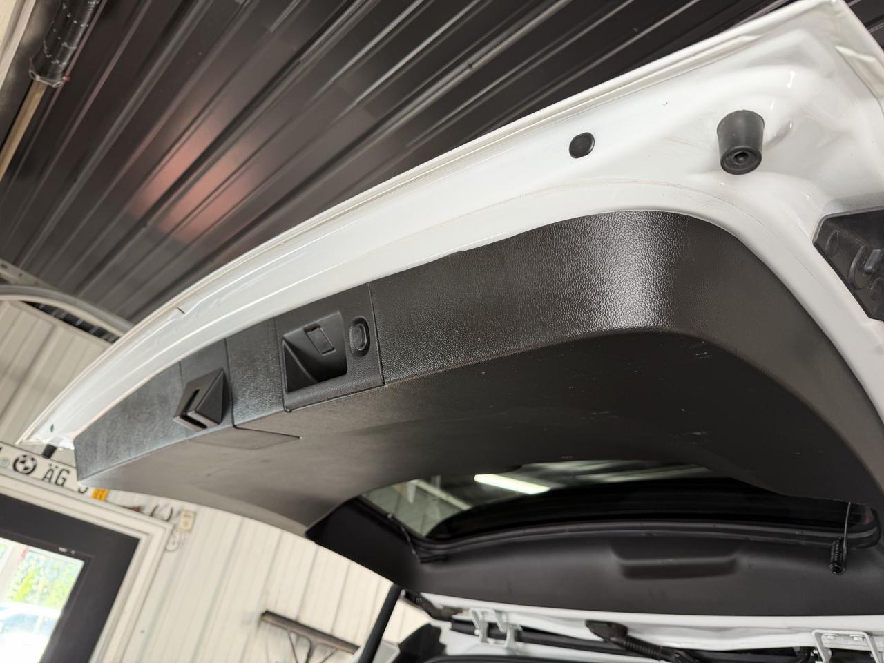 2019 Chevrolet Suburban LT - Photo 28