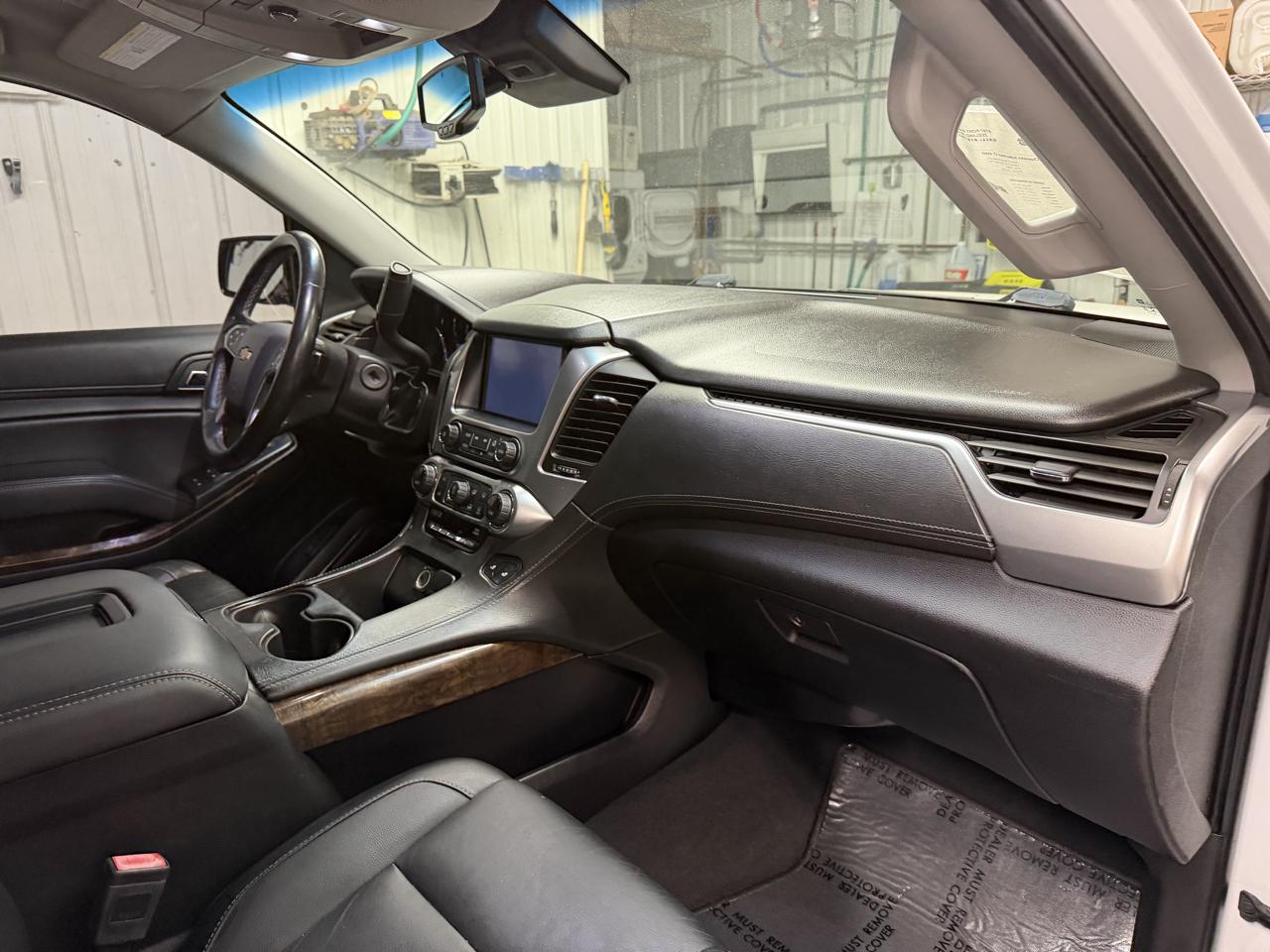 2019 Chevrolet Suburban LT - Photo 32