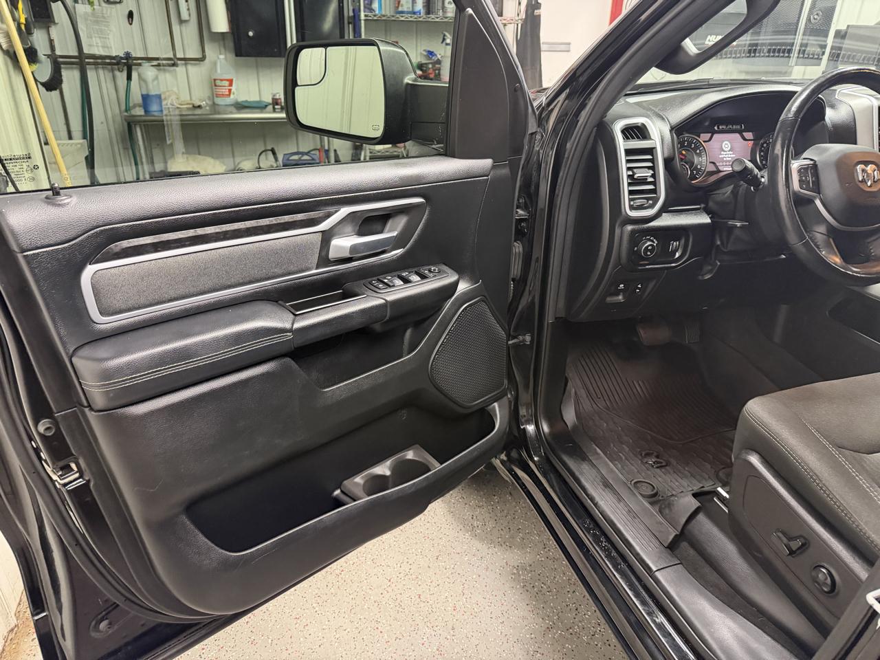 RAM 1500 Big Horn Crew Cab SWB 4WD 2020