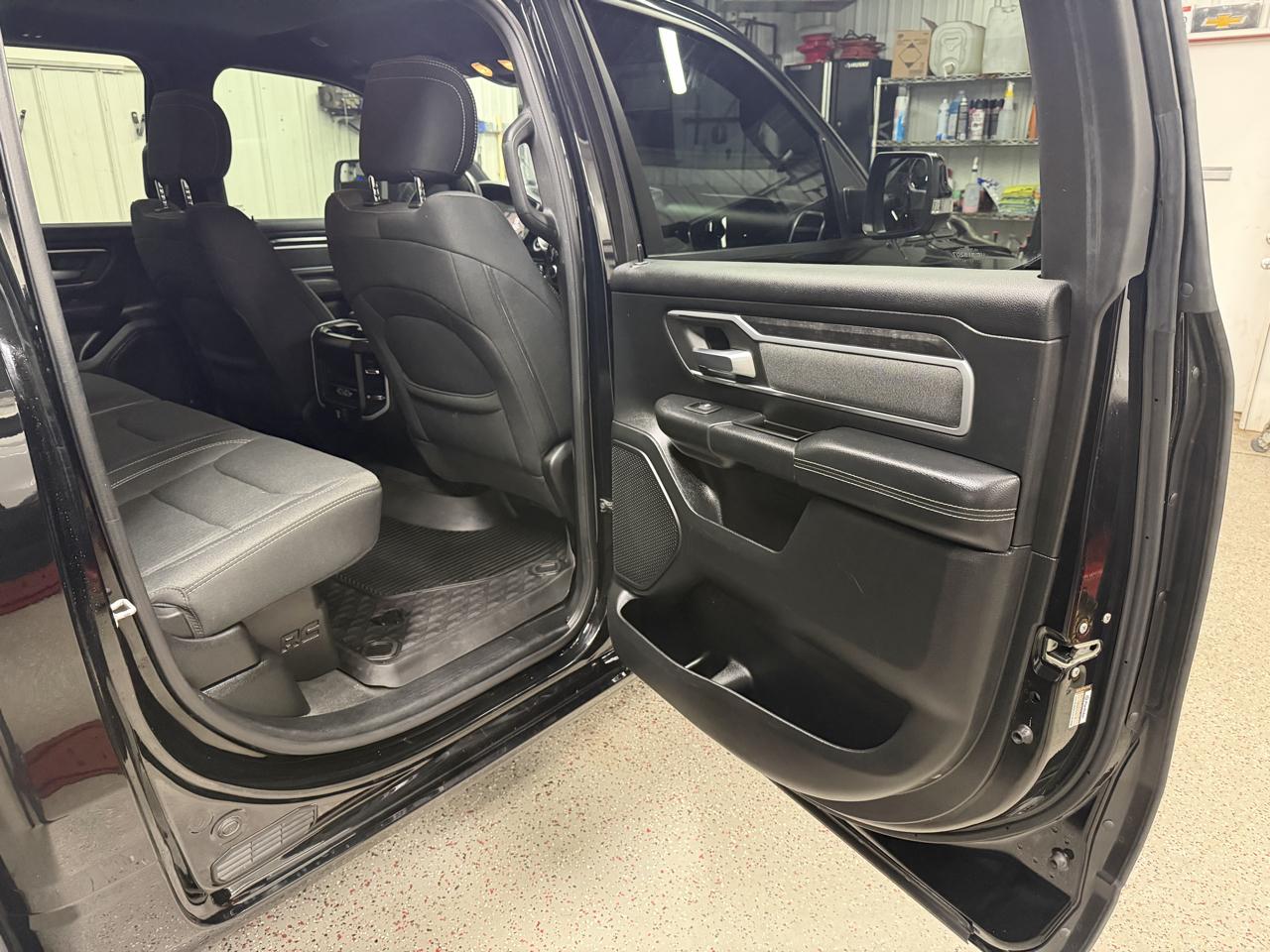RAM 1500 Big Horn Crew Cab SWB 4WD 2020