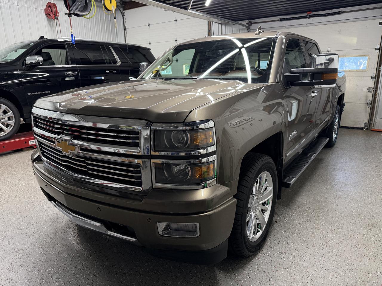 Chevrolet Silverado 1500 4WD Crew Cab 143.5" High Country 2015