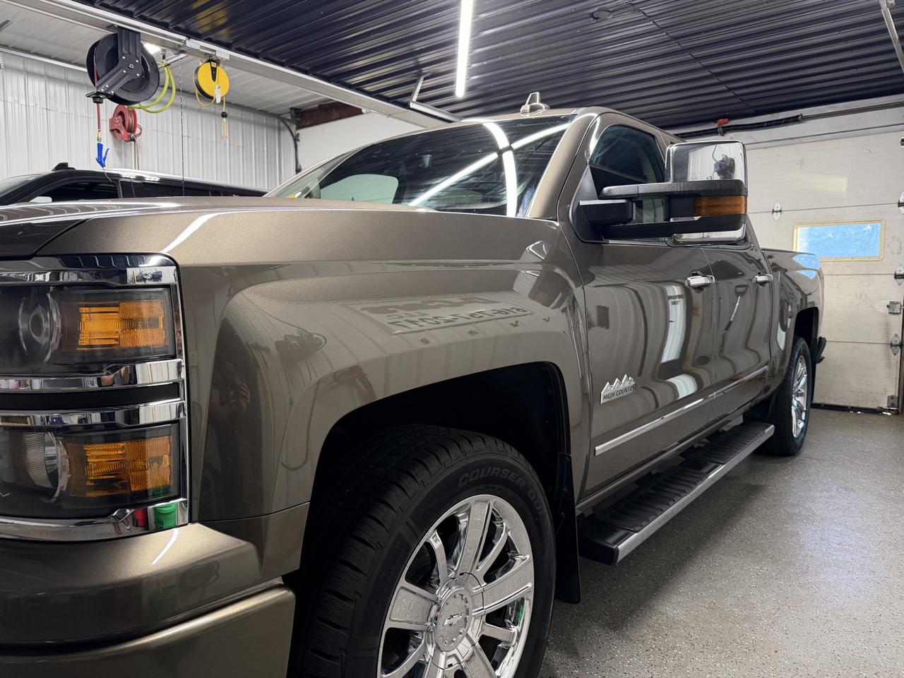 Chevrolet Silverado 1500 4WD Crew Cab 143.5" High Country 2015