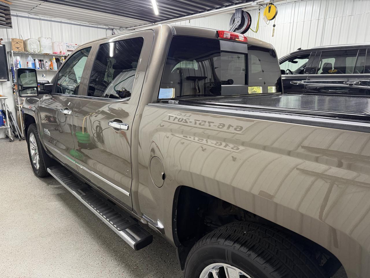 Chevrolet Silverado 1500 4WD Crew Cab 143.5" High Country 2015