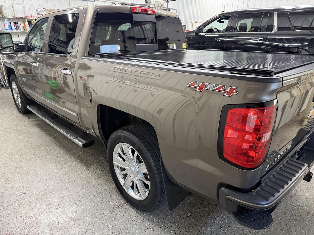 Chevrolet Silverado 1500 4WD Crew Cab 143.5" High Country 2015