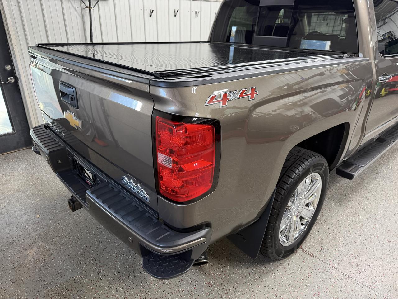 Chevrolet Silverado 1500 4WD Crew Cab 143.5" High Country 2015