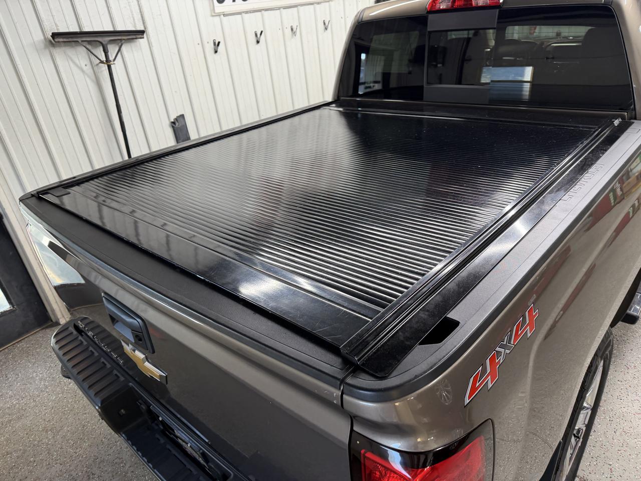 Chevrolet Silverado 1500 4WD Crew Cab 143.5" High Country 2015