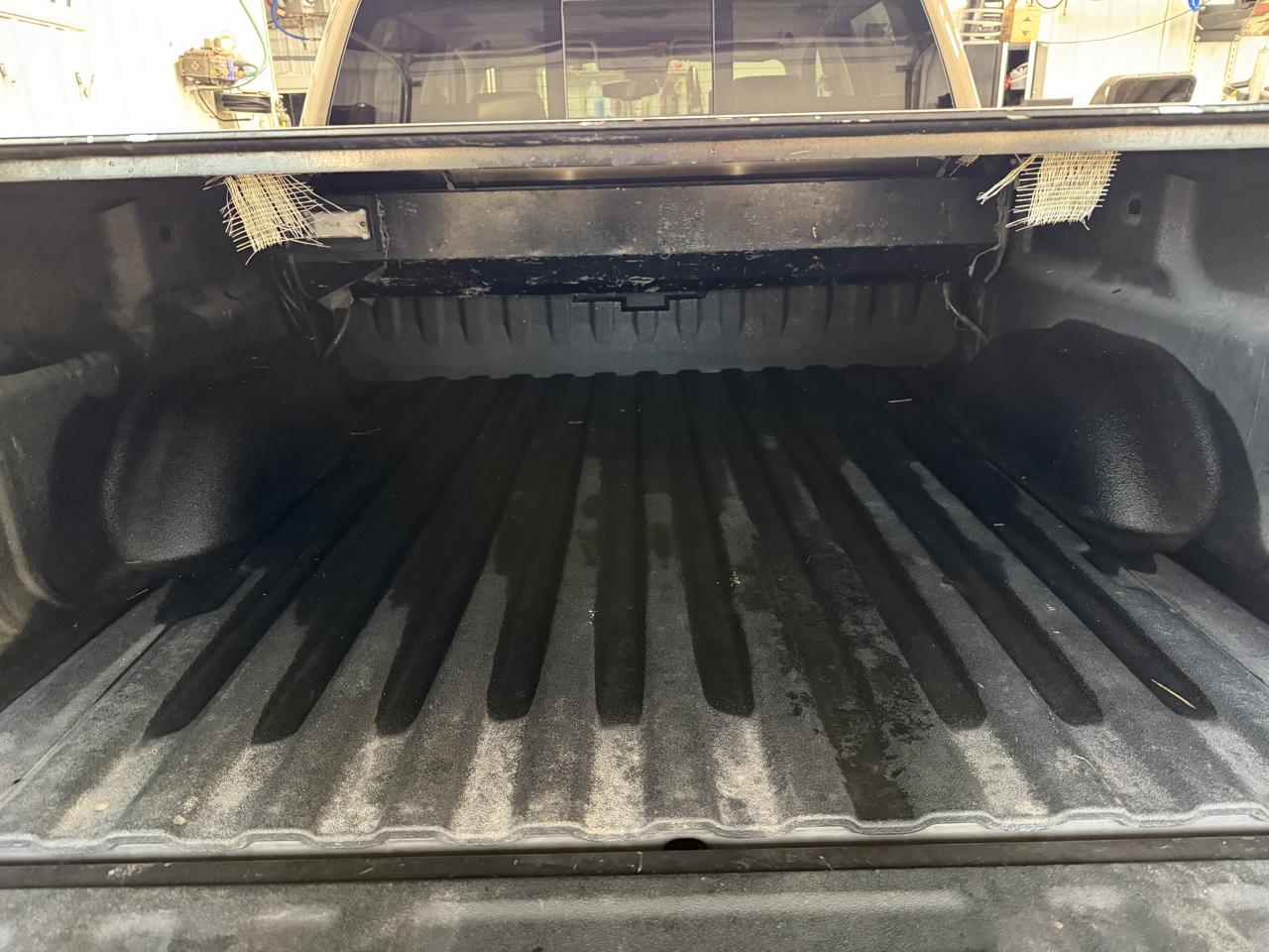 Chevrolet Silverado 1500 4WD Crew Cab 143.5" High Country 2015