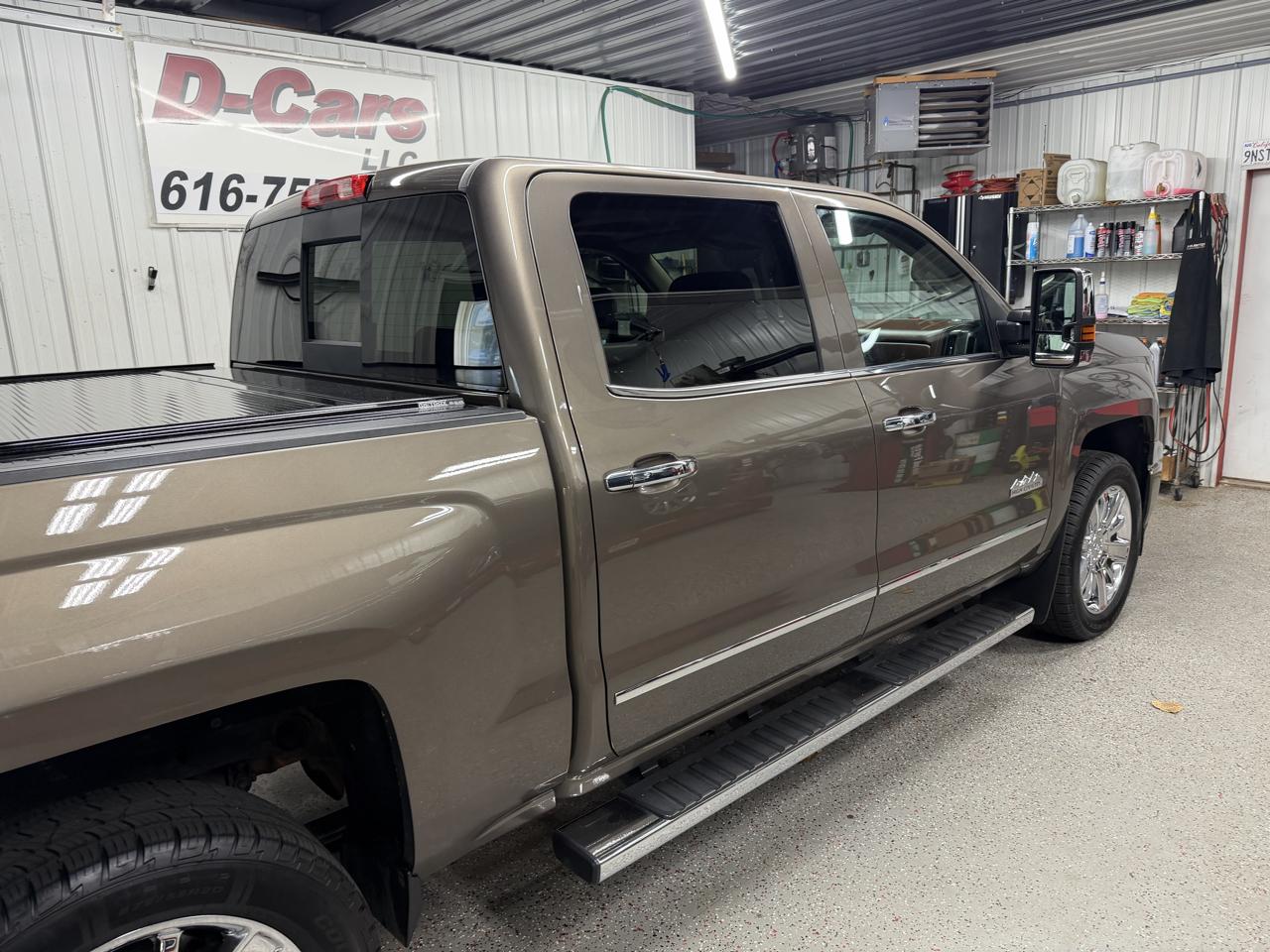 Chevrolet Silverado 1500 4WD Crew Cab 143.5" High Country 2015