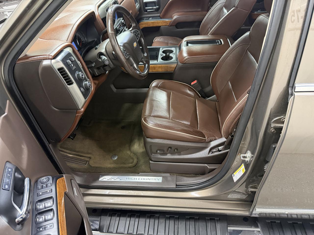 Chevrolet Silverado 1500 4WD Crew Cab 143.5" High Country 2015