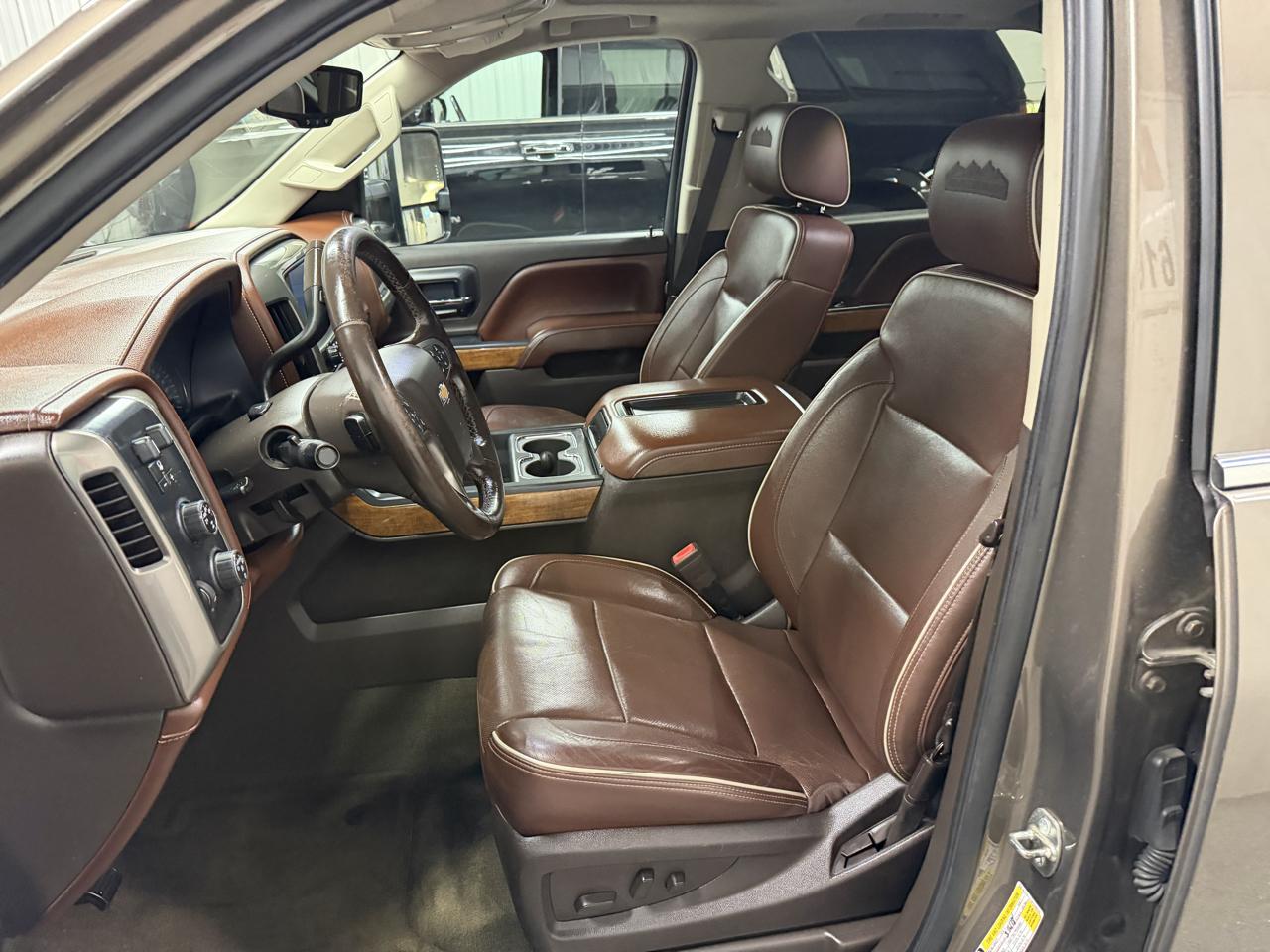 Chevrolet Silverado 1500 4WD Crew Cab 143.5" High Country 2015