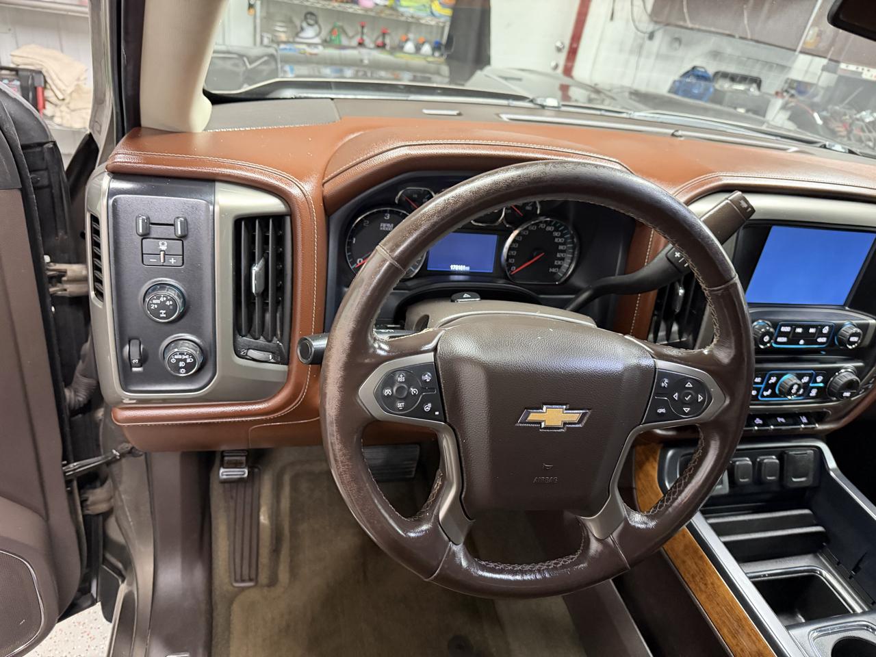 Chevrolet Silverado 1500 4WD Crew Cab 143.5" High Country 2015