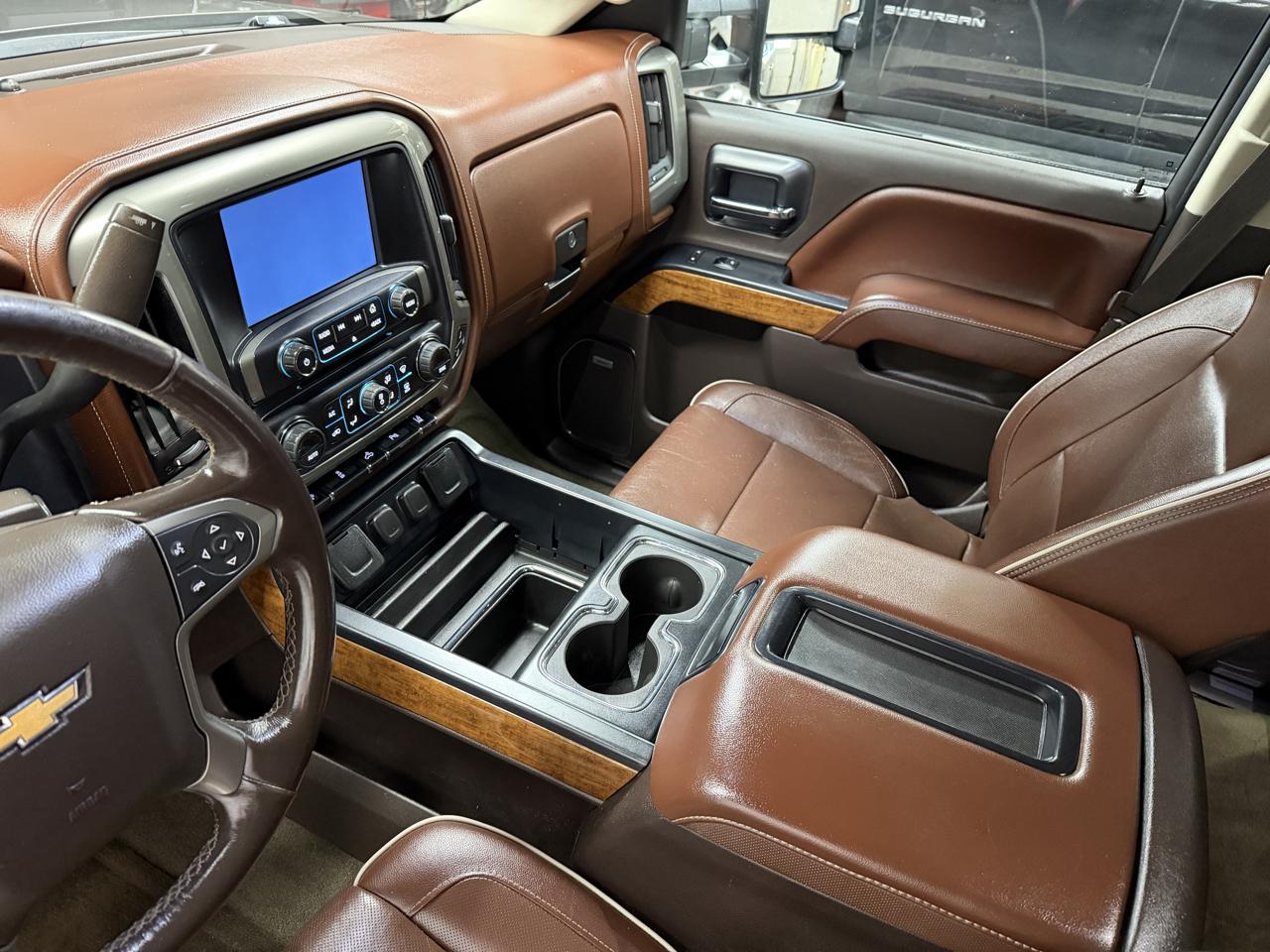 Chevrolet Silverado 1500 4WD Crew Cab 143.5" High Country 2015