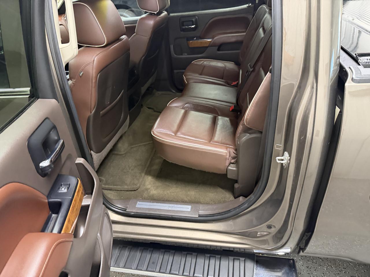 Chevrolet Silverado 1500 4WD Crew Cab 143.5" High Country 2015