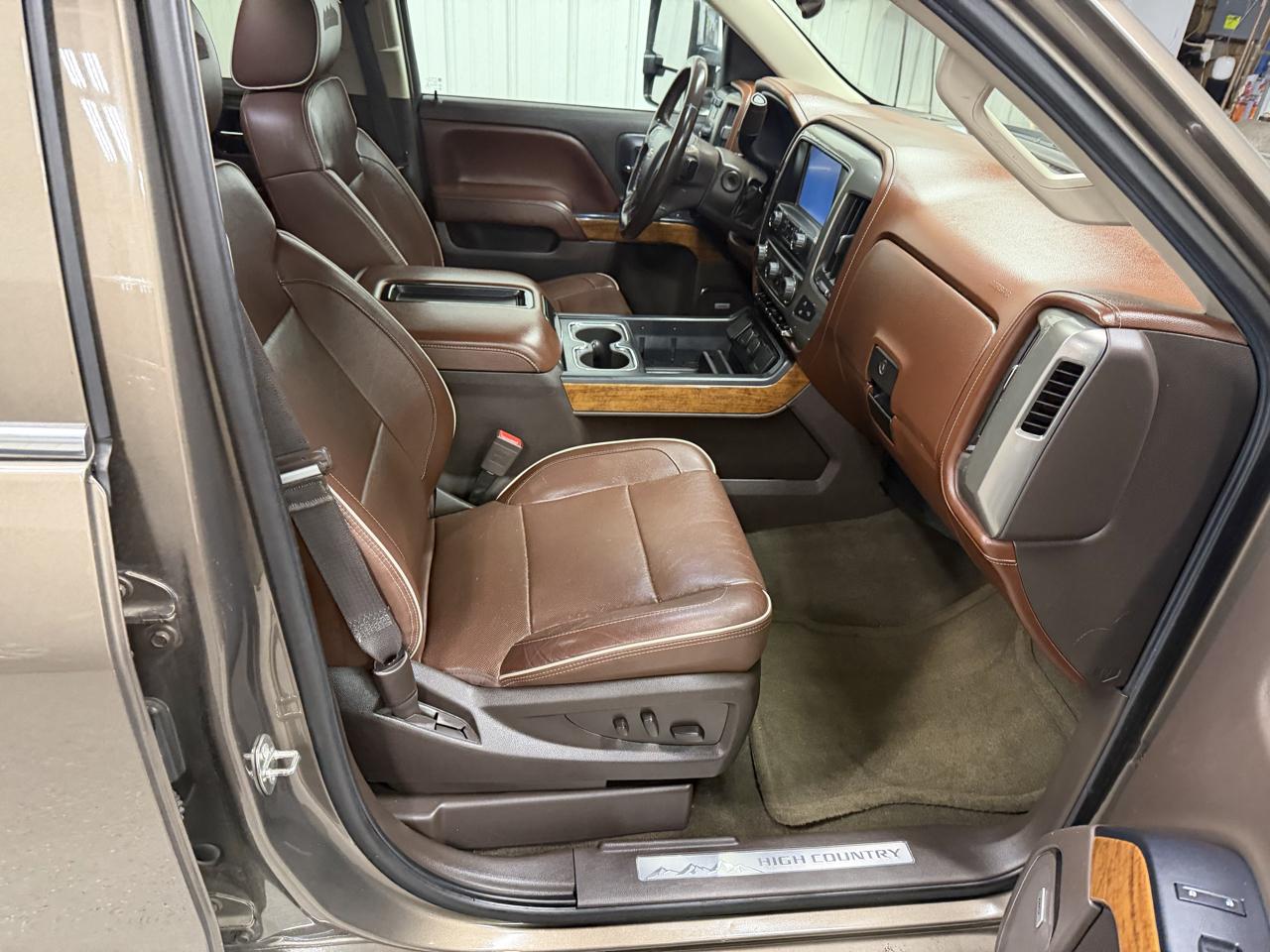 Chevrolet Silverado 1500 4WD Crew Cab 143.5" High Country 2015