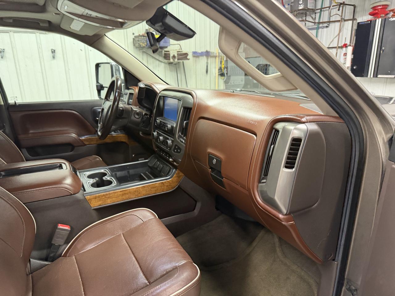 Chevrolet Silverado 1500 4WD Crew Cab 143.5" High Country 2015