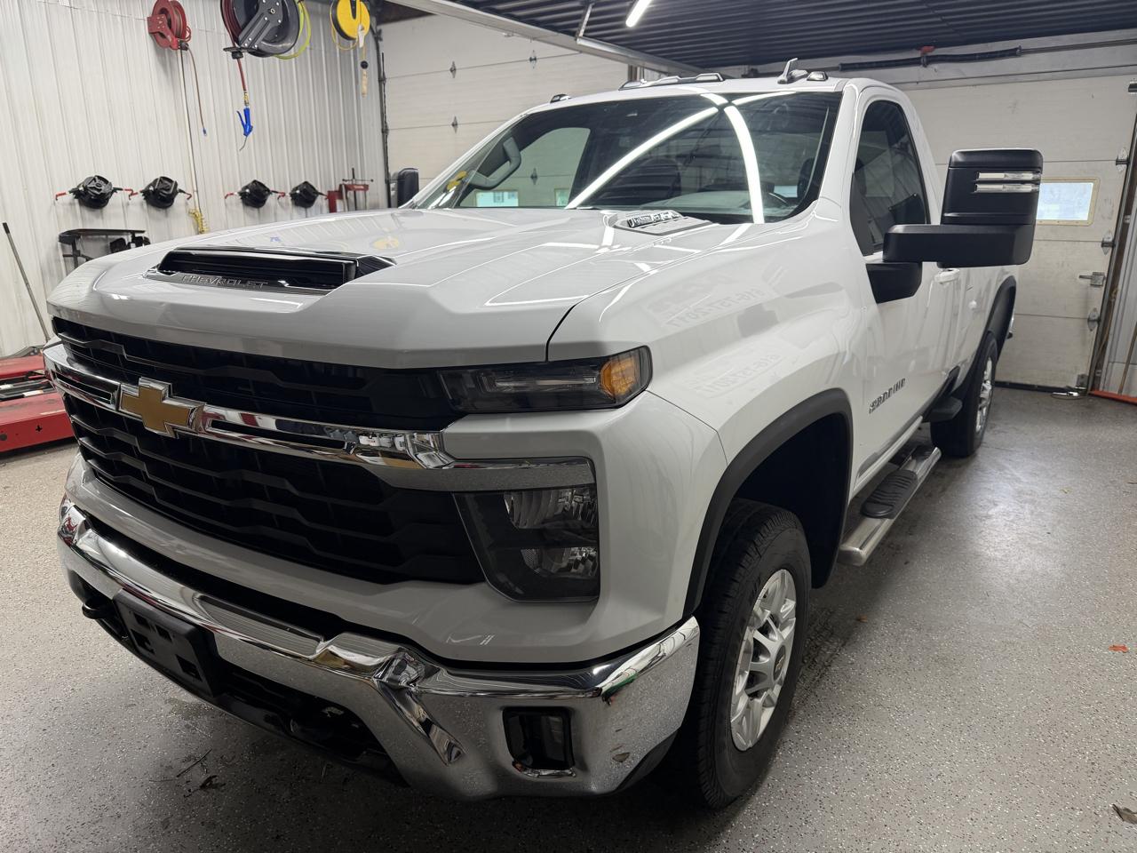 Chevrolet Silverado 2500HD 4WD Reg Cab 142" LT 2024