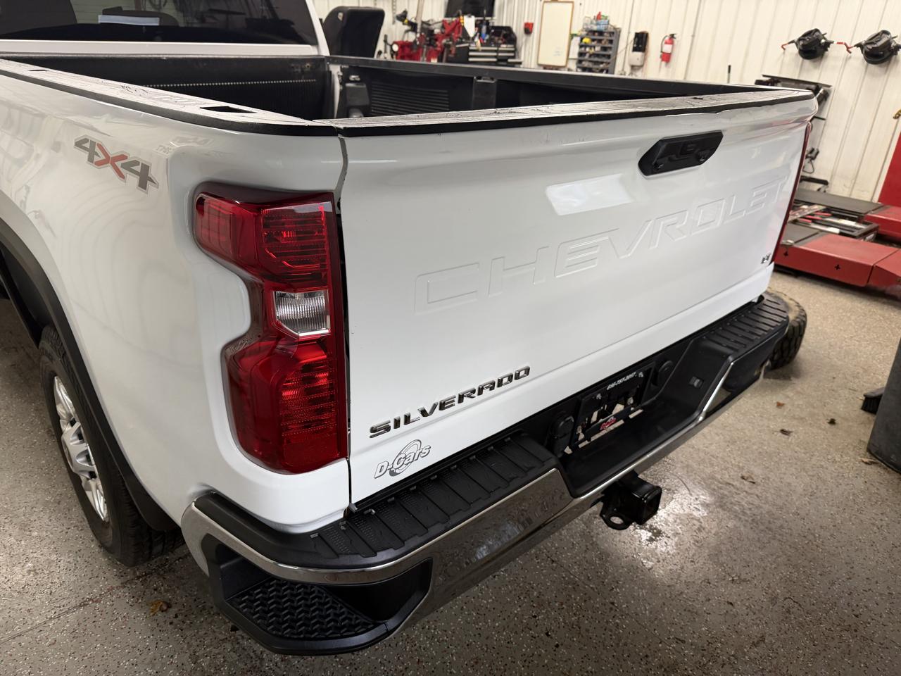 Chevrolet Silverado 2500HD 4WD Reg Cab 142" LT 2024