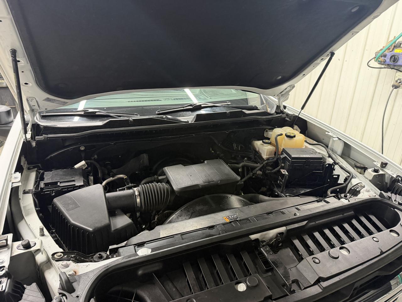 Chevrolet Silverado 2500HD 4WD Reg Cab 142" LT 2024