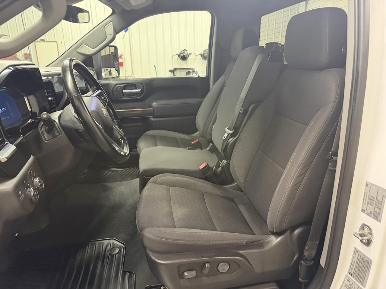 Chevrolet Silverado 2500HD 4WD Reg Cab 142" LT 2024
