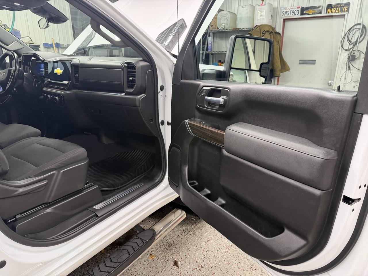 Chevrolet Silverado 2500HD 4WD Reg Cab 142" LT 2024