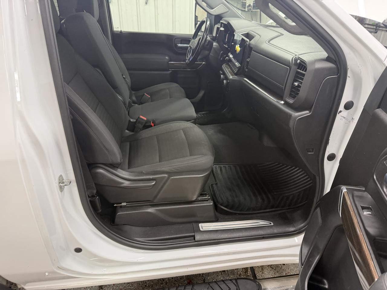 Chevrolet Silverado 2500HD 4WD Reg Cab 142" LT 2024